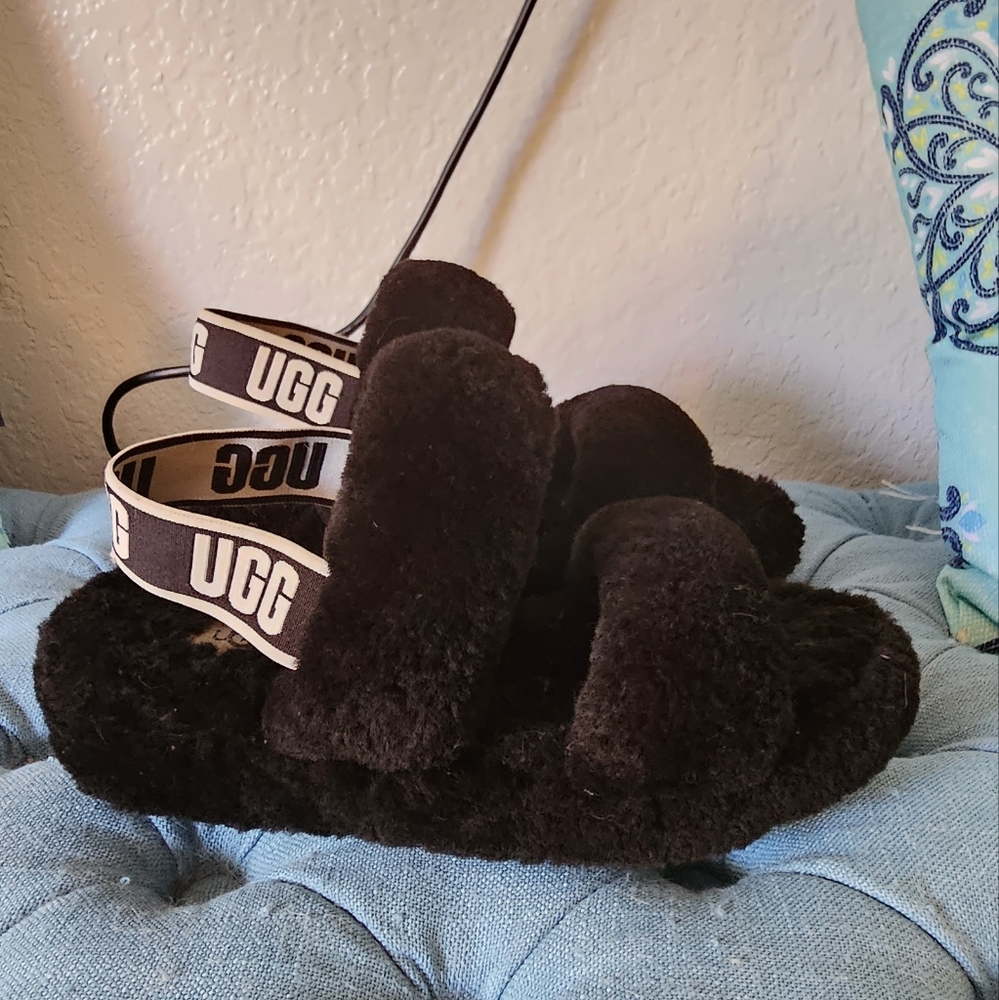 Ugg sandals, size 7‎